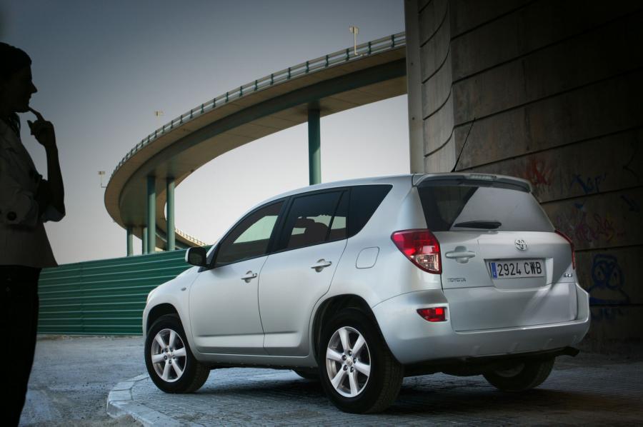  Toyota RAV4 2005 года  (фото 153 из 172)